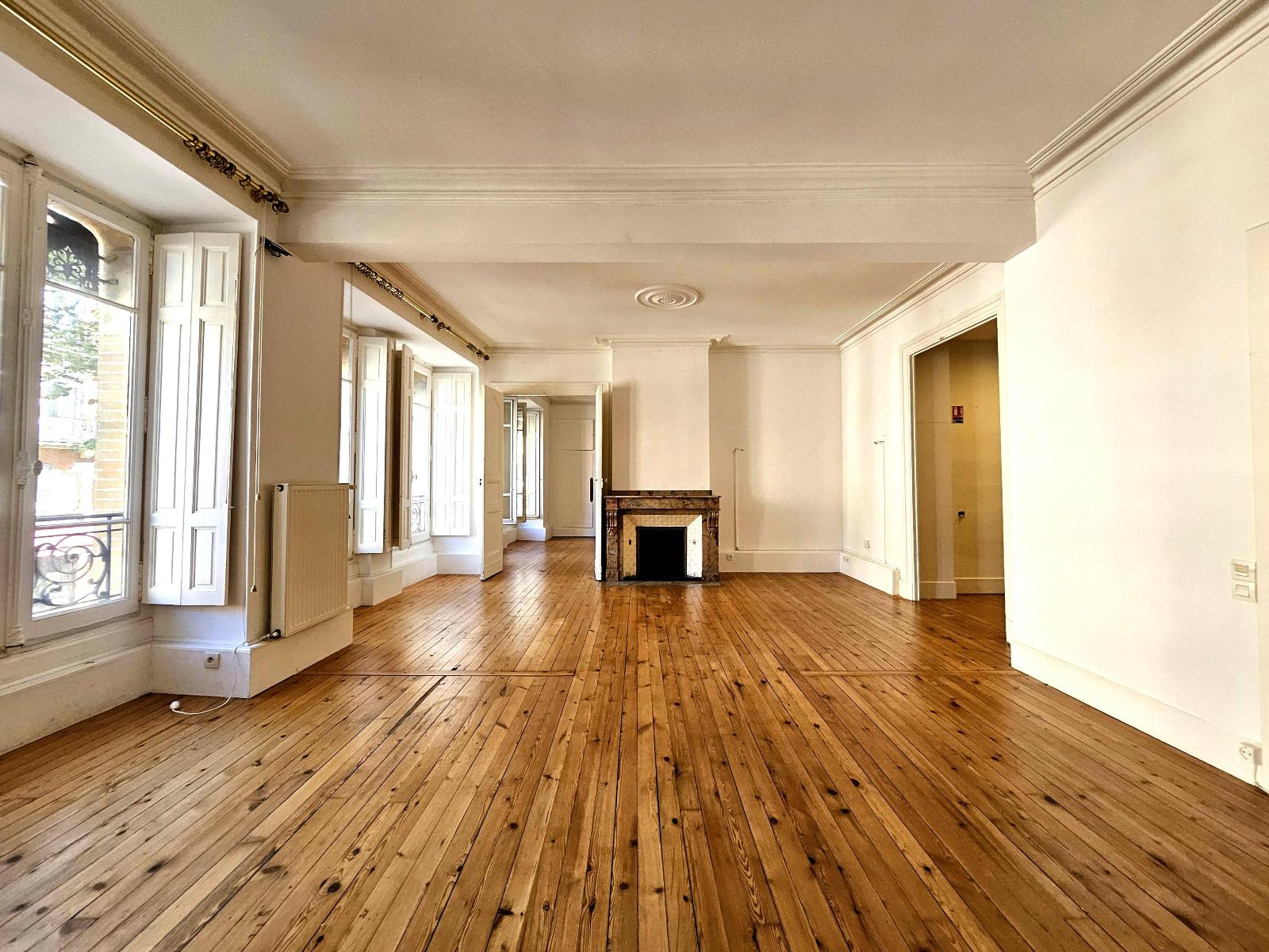 Appartement bourgeois / 5 pièces 176m2