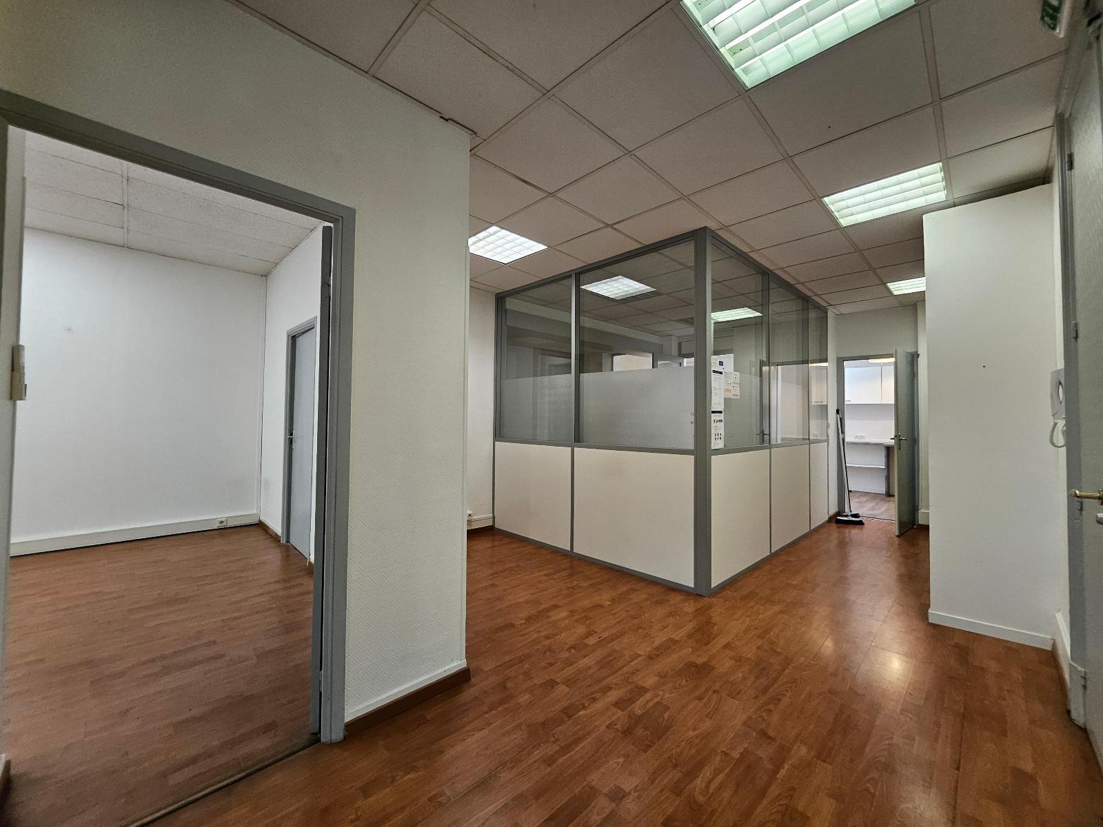 Locaux professionnels / 9 pièces